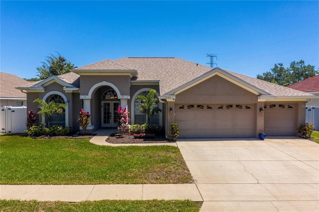633 SALT LAKE DRIVE TARPON SPRINGS, FL 34689