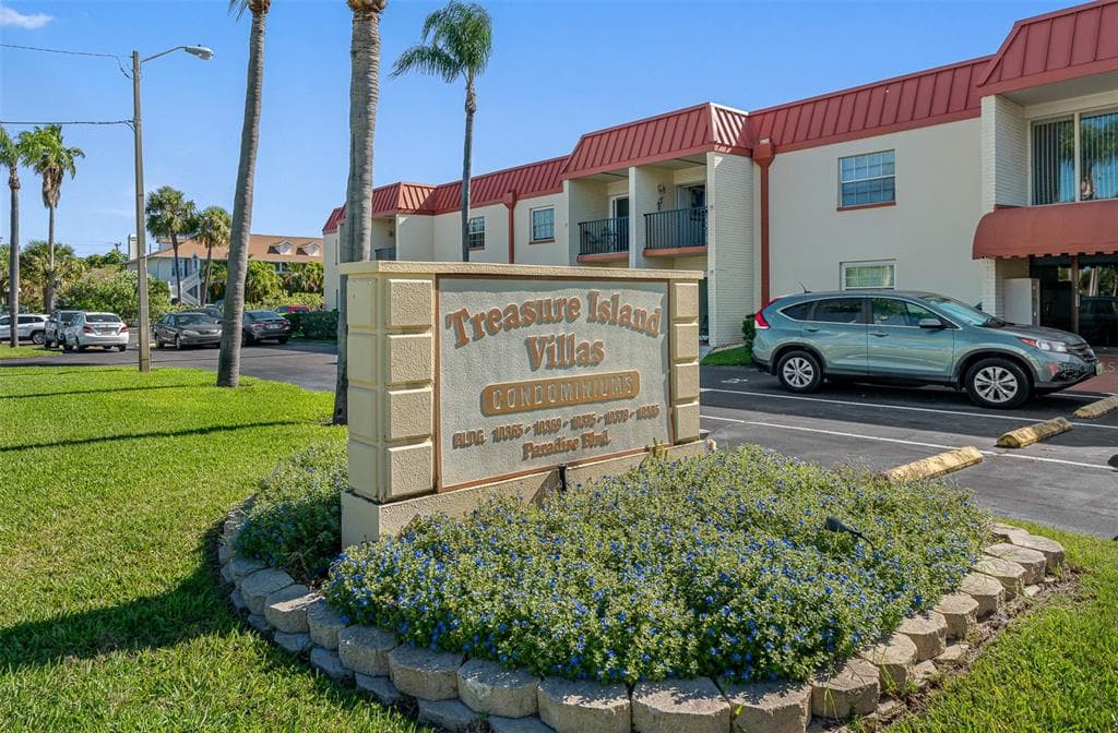 10365 PARADISE BOULEVARD UNIT 1 TREASURE ISLAND, FL 33706