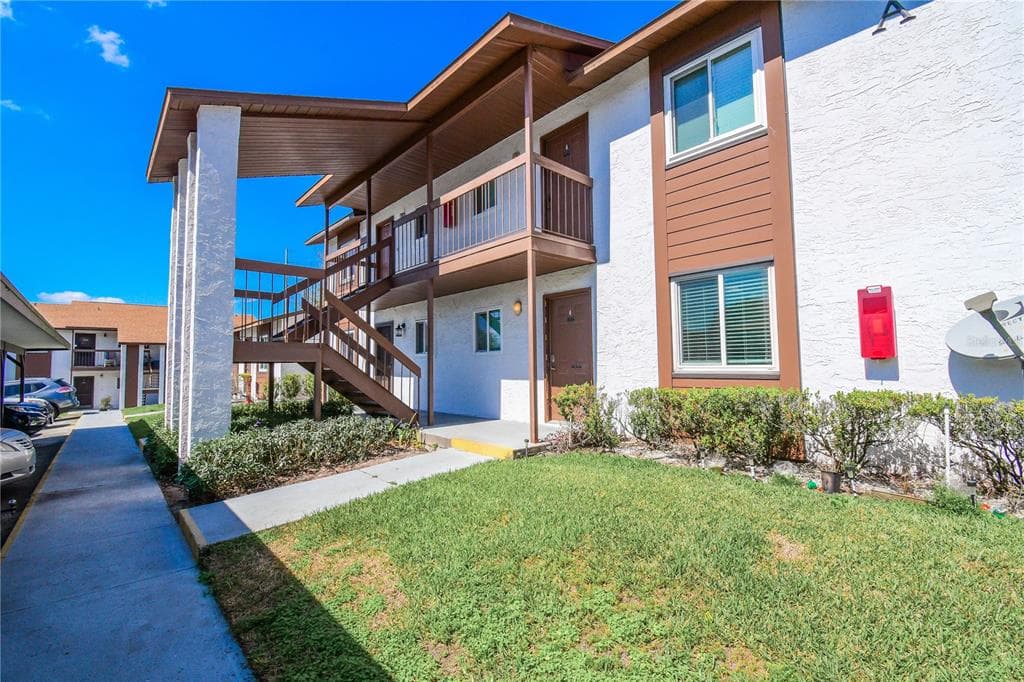 39132 COUNTY ROAD 54 UNIT 2120 ZEPHYRHILLS, FL 33542