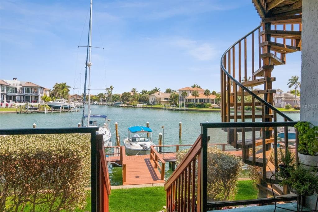 557 PINELLAS BAYWAY S UNIT 304