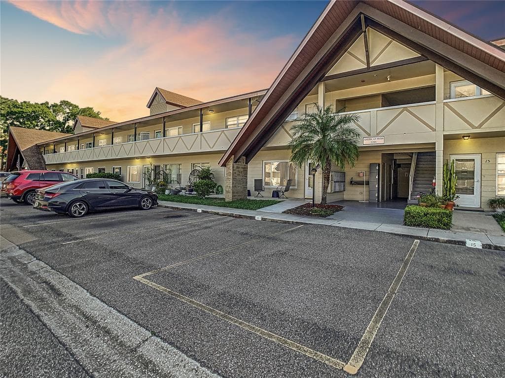 2295 BELGIAN LANE UNIT 33 CLEARWATER, FL 33763