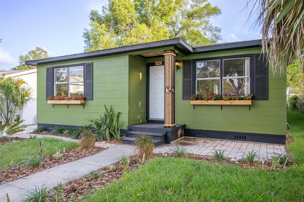 4742 17TH AVENUE N ST PETERSBURG, FL 33713