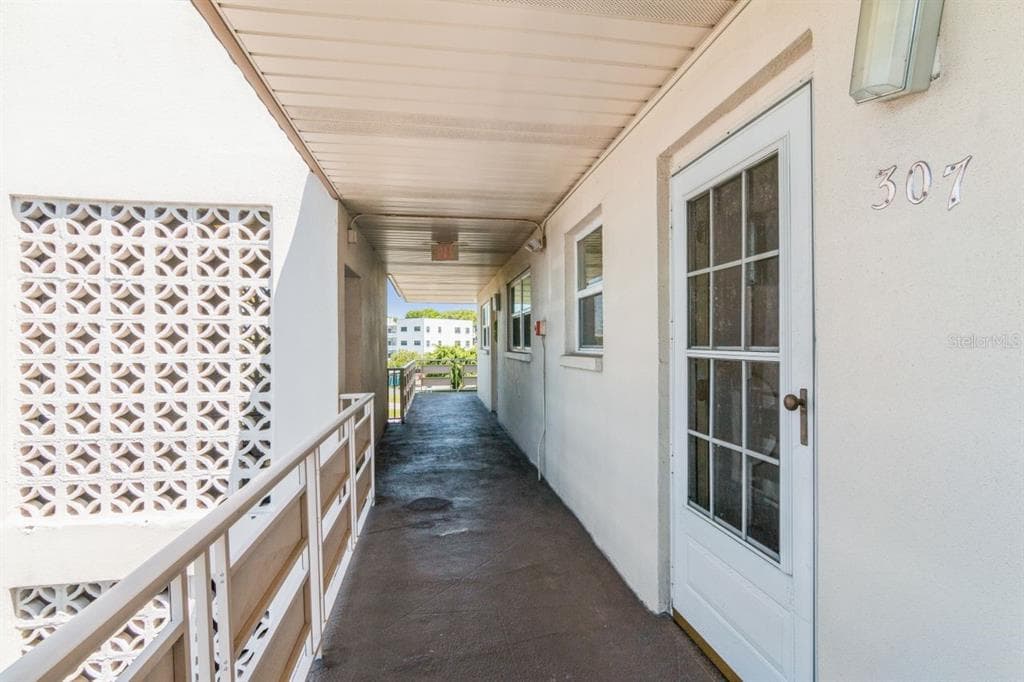 5750 80TH STREET N UNIT B307 ST PETERSBURG, FL 33709