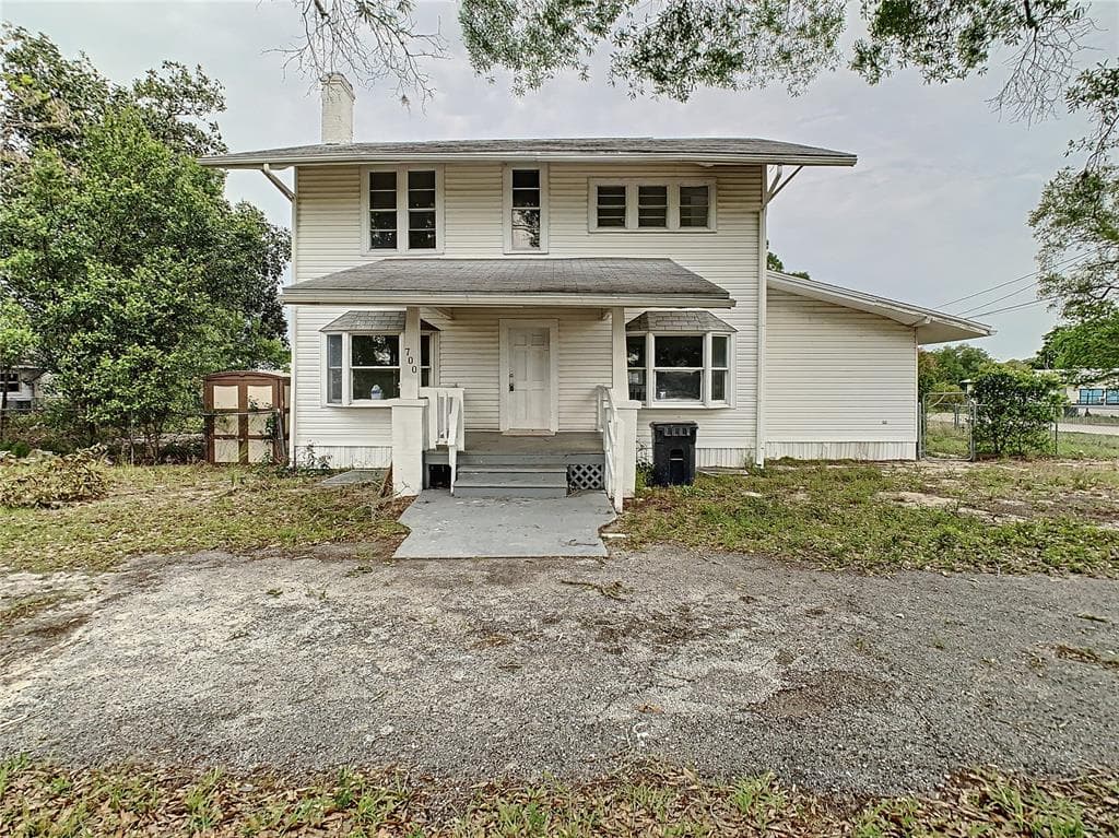 700 W PLEASANT STREET AVON PARK, FL 33825