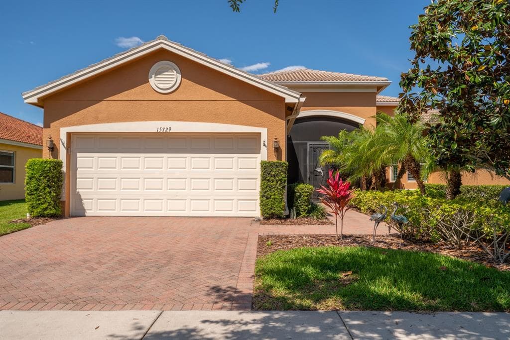 15729 AURORA LAKE CIRCLE WIMAUMA, FL 33598