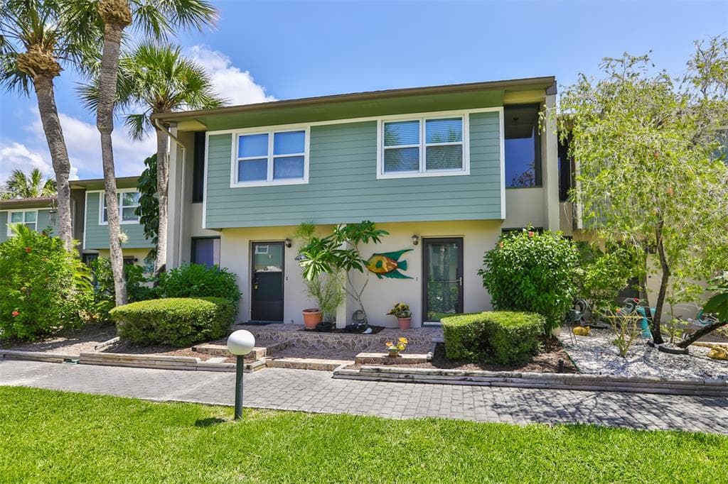 1028 APOLLO BEACH BOULEVARD UNIT 6 APOLLO BEACH, FL 33572