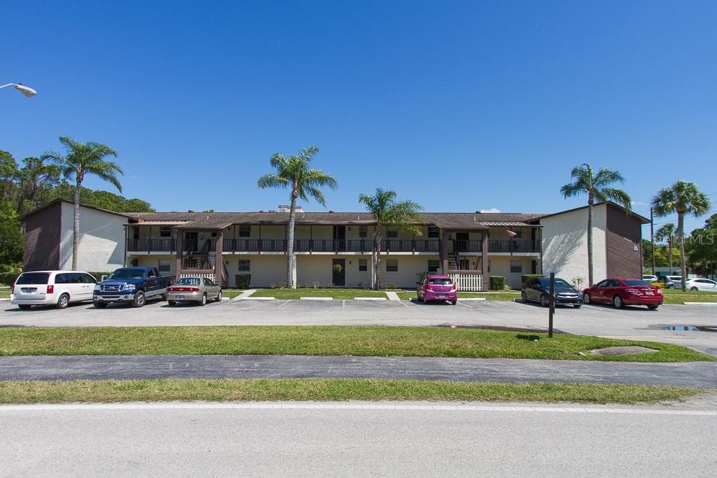 8440 OLD POST ROAD UNIT 103 PORT RICHEY, FL 34668