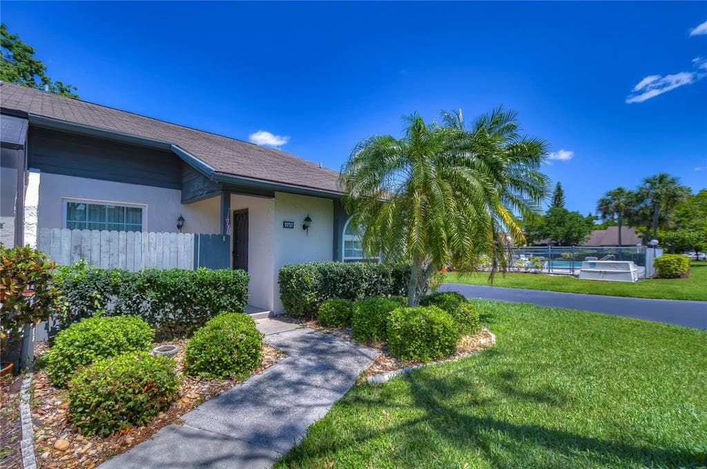 3757 EL CAMINO COURT LARGO, FL 33771