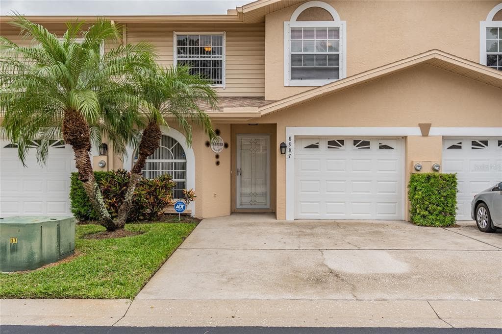 8987 ANTIGUA DRIVE LARGO, FL 33777