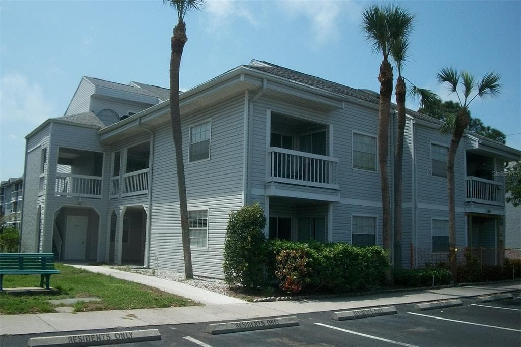6939 STONES THROW CIRCLE N UNIT 6106 ST PETERSBURG, FL 33710