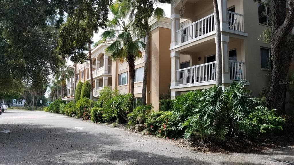 950 BROADWAY UNIT 107 DUNEDIN, FL 34698