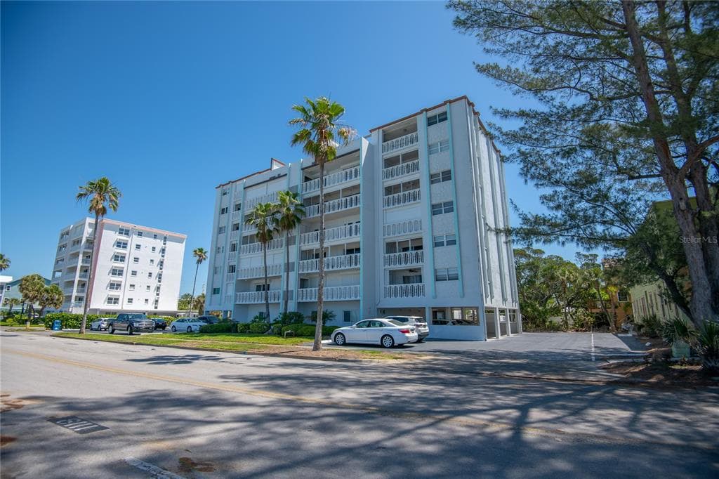 403 GULF WAY UNIT 302 ST PETE BEACH, FL 33706