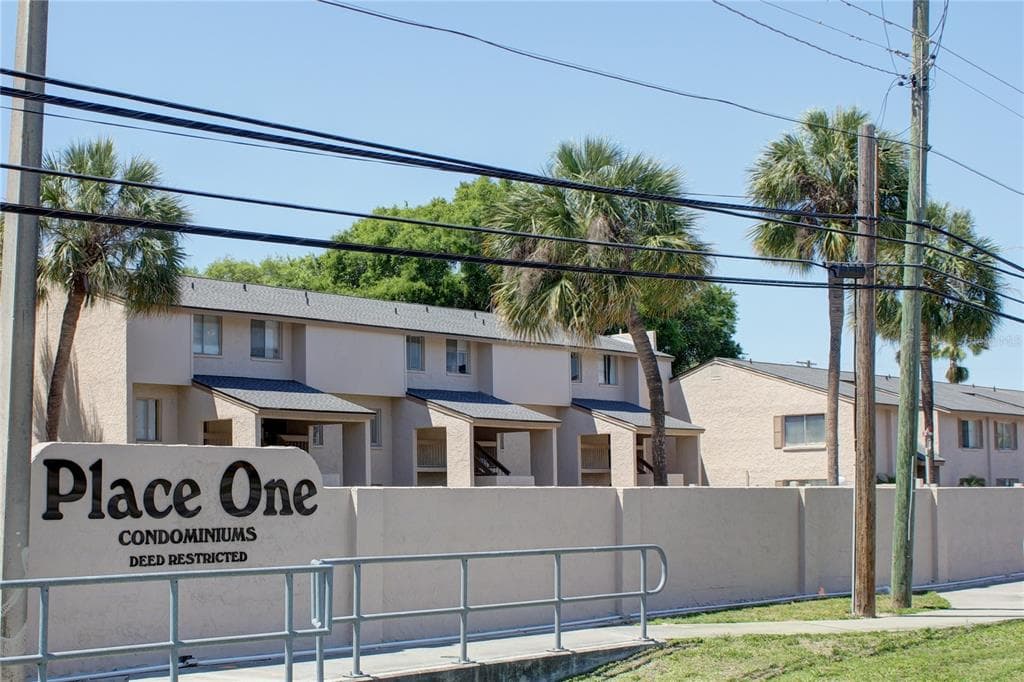 7523 PITCH PINE CIRCLE UNIT 184 TAMPA, FL 33617