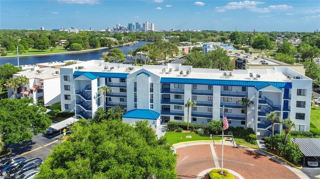2424 W TAMPA BAY BOULEVARD UNIT L305 TAMPA, FL 33607