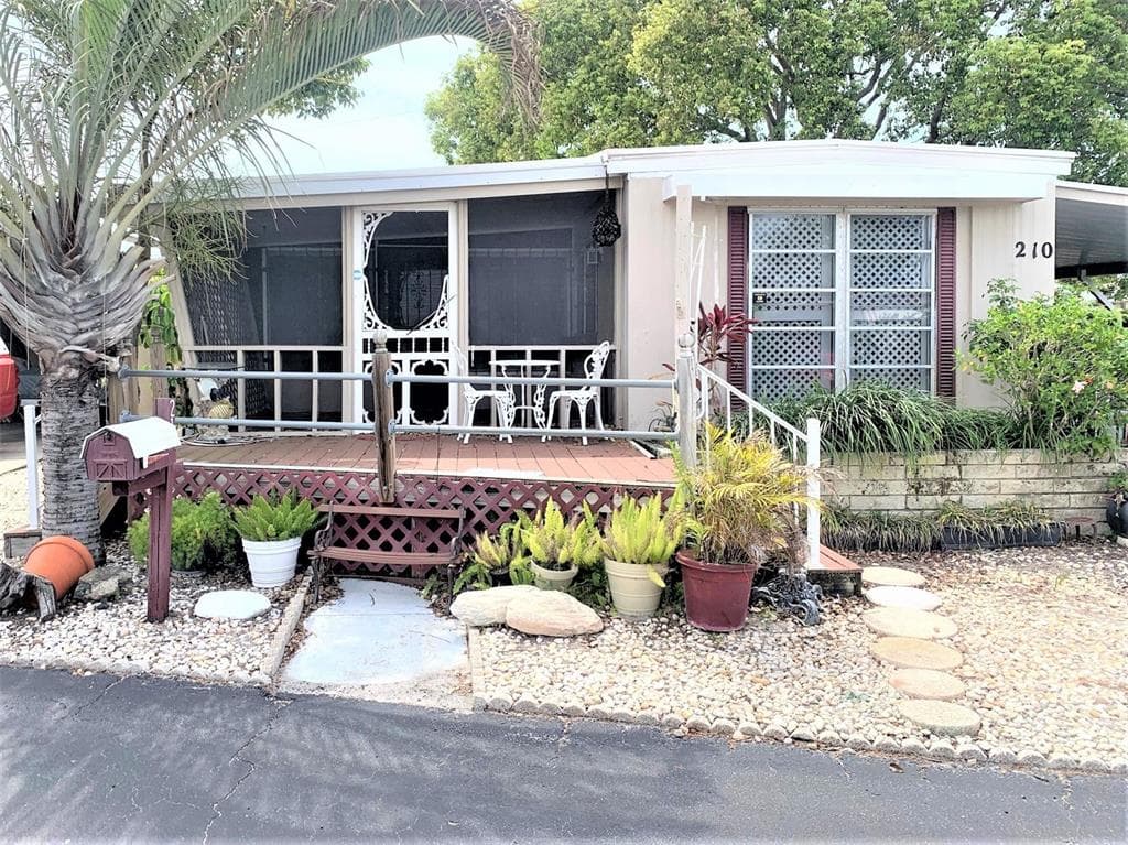 6580 SEMINOLE BOULEVARD UNIT 210 SEMINOLE, FL 33772
