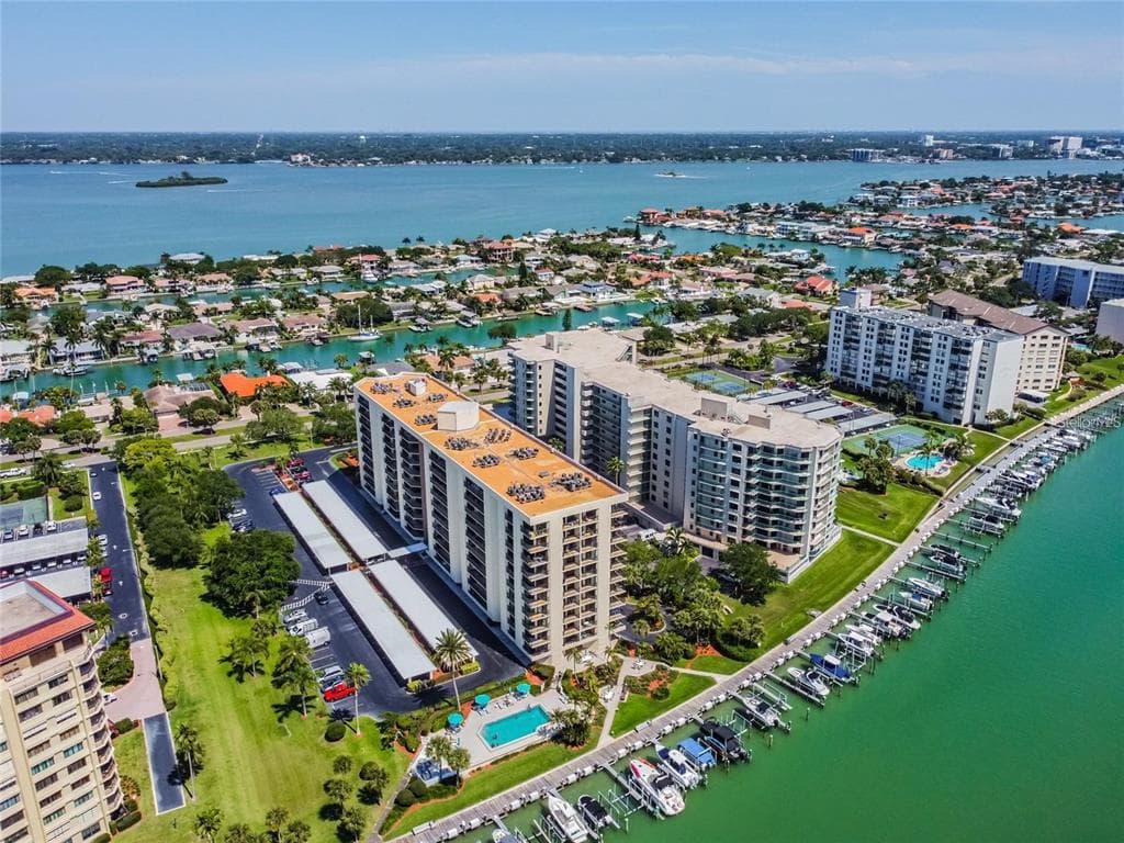 690 ISLAND WAY UNIT 202 CLEARWATER, FL 33767