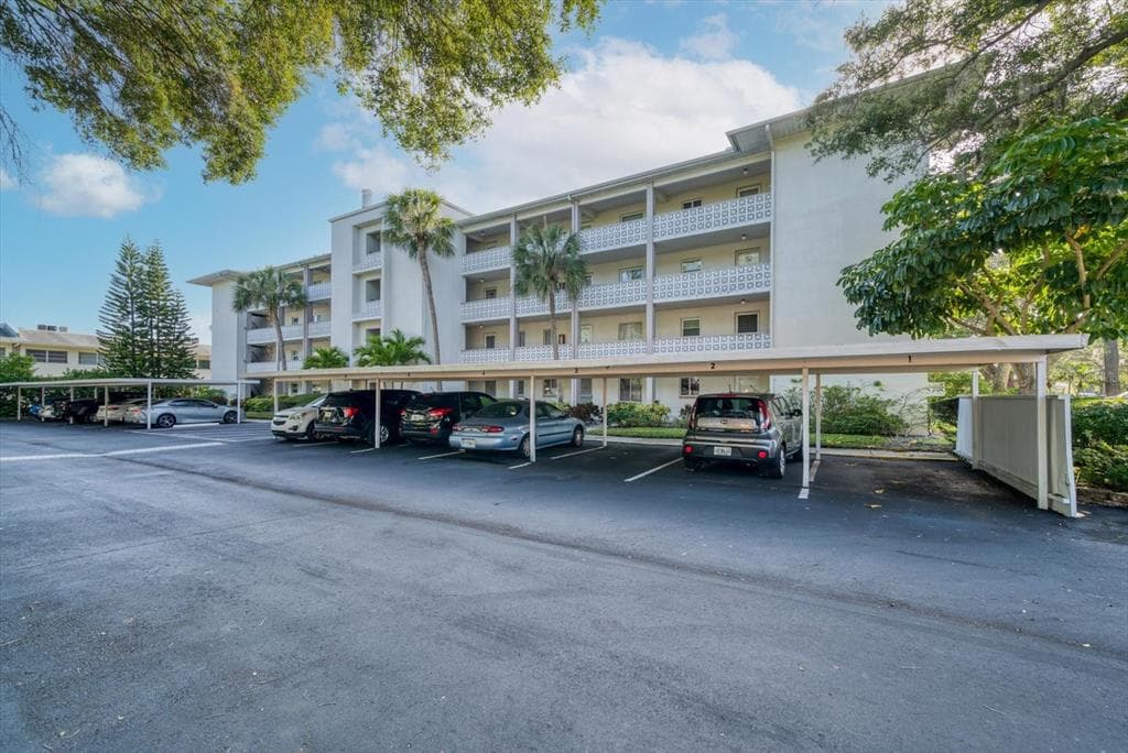 1524 LAKEVIEW ROAD UNIT 204 CLEARWATER, FL 33756