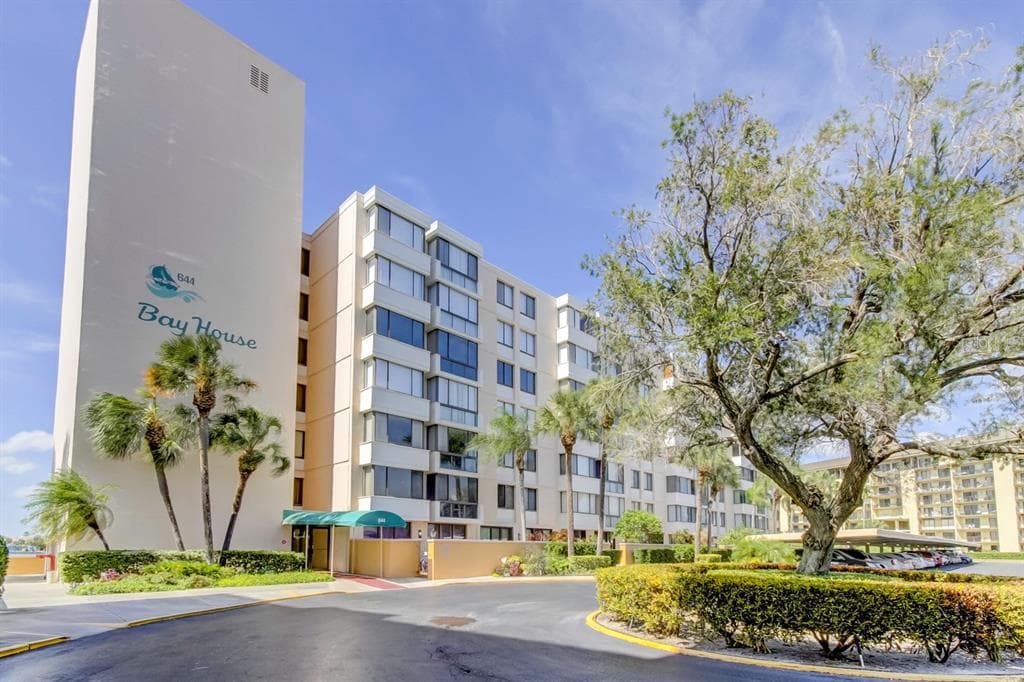 644 ISLAND WAY UNIT 707 CLEARWATER, FL 33767