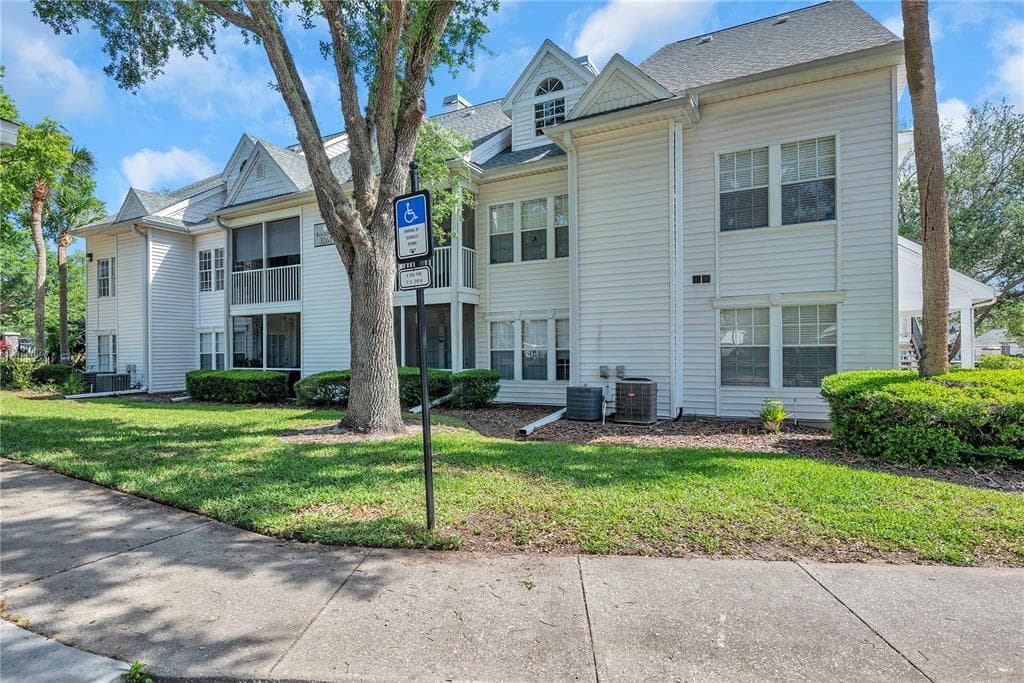 3261 HAVILAND COURT UNIT #102 PALM HARBOR, FL 34684