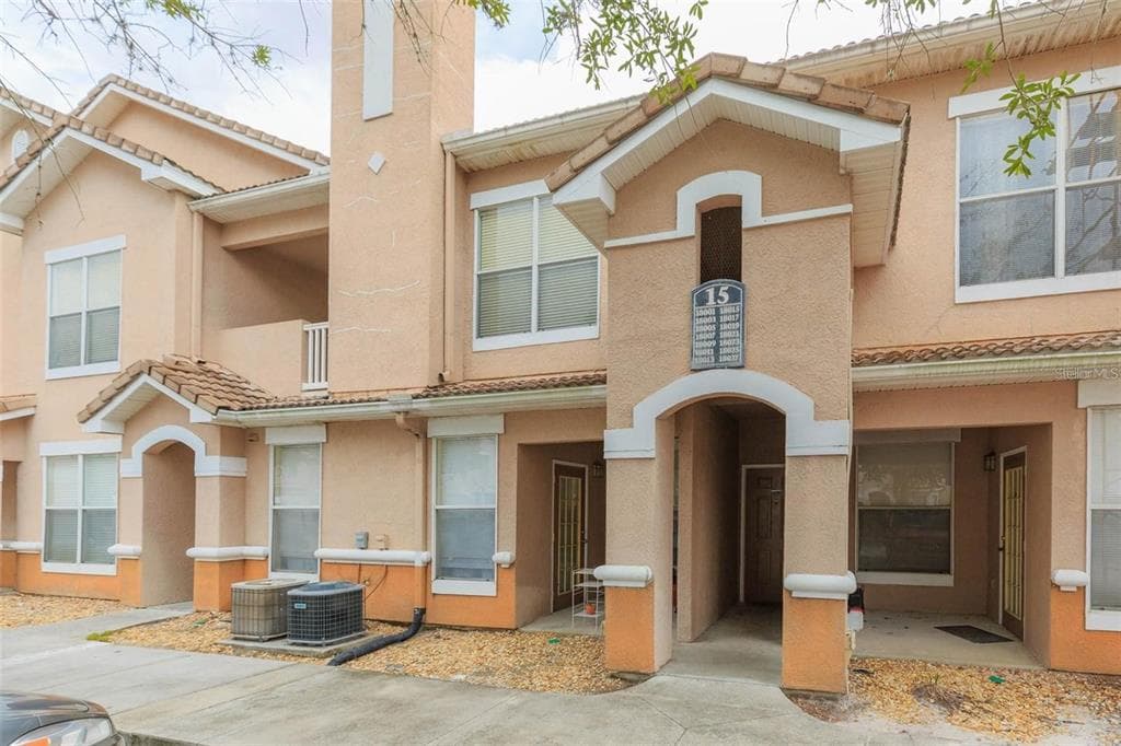18019 VILLA CREEK DRIVE UNIT 18019 TAMPA, FL 33647