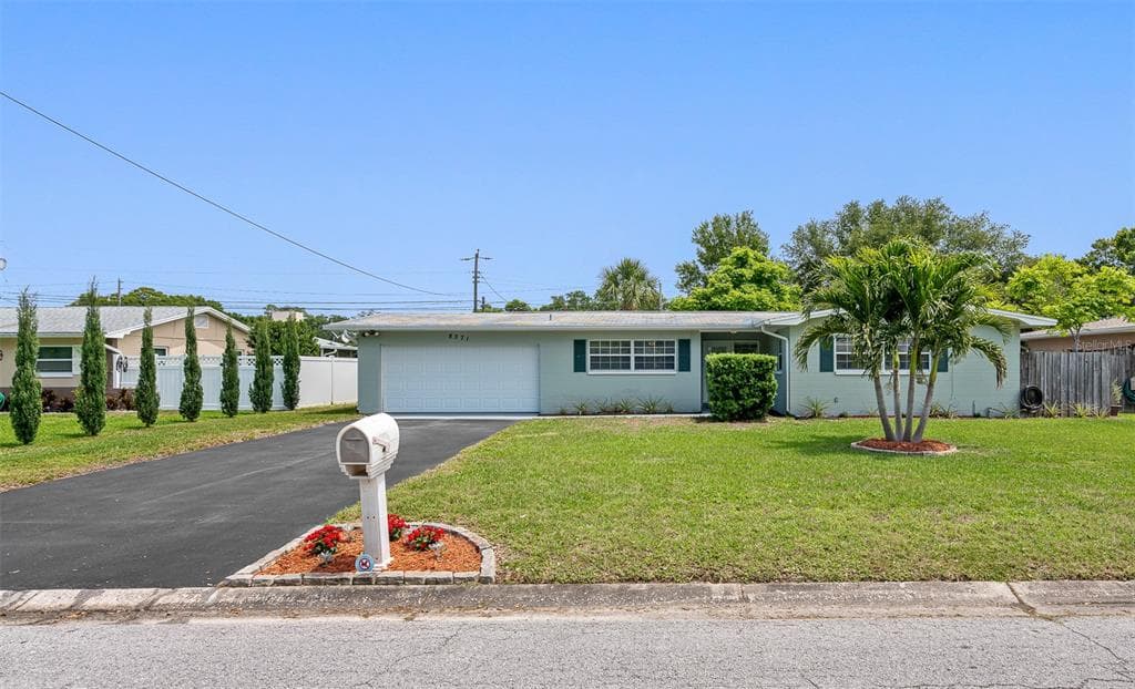 8371 RIDGEWOOD CIRCLE SEMINOLE, FL 33772