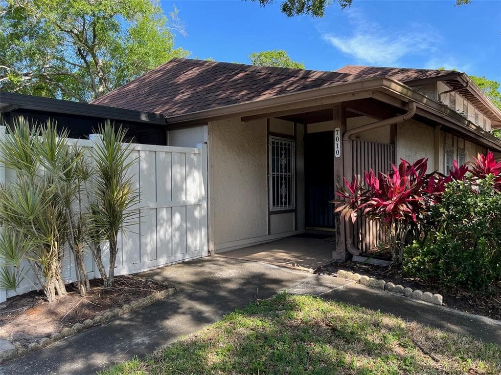 7010 ALTURAS COURT TAMPA, FL 33634
