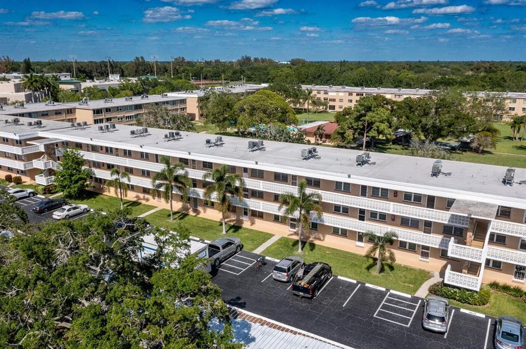 4915 BAY STREET NE UNIT 319 ST PETERSBURG, FL 33703