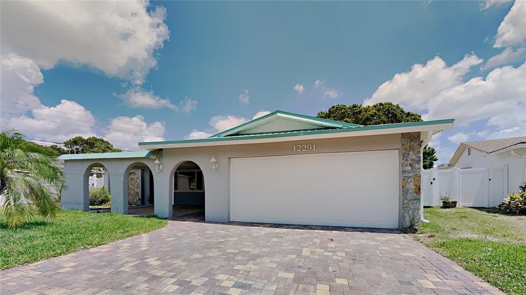 12291 MONARCH CIRCLE SEMINOLE, FL 33772