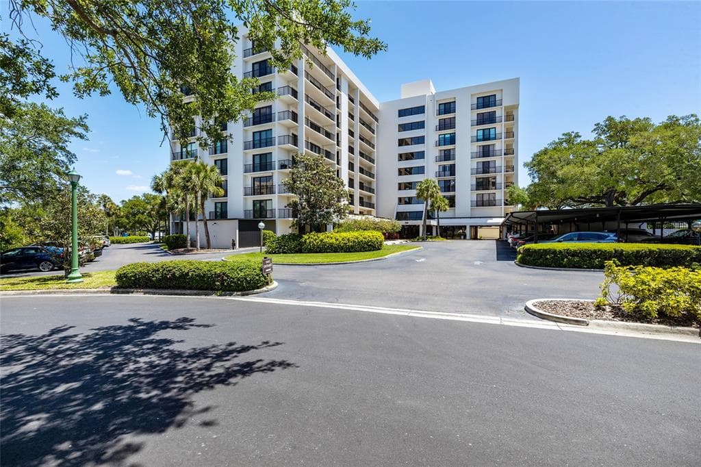 150 BELLEVIEW BOULEVARD UNIT 306 BELLEAIR, FL 33756