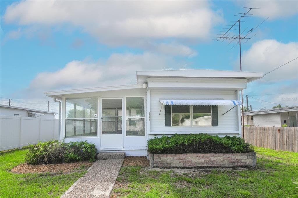 5241 BOLTON DRIVE