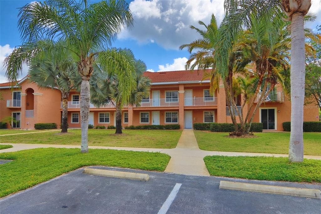 6750 DALI AVENUE UNIT 205 LAND O LAKES, FL 34637