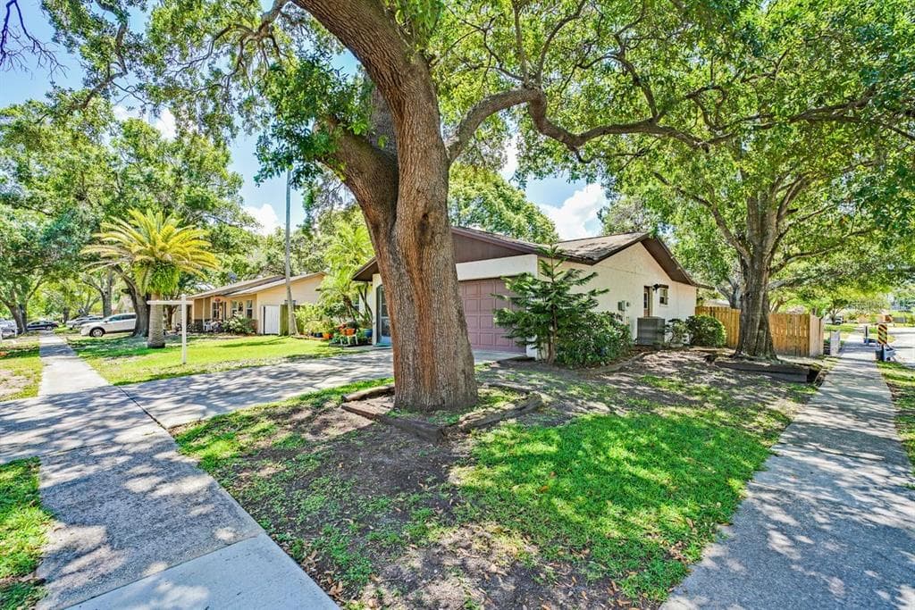 1598 SANDALWOOD DRIVE DUNEDIN, FL 34698