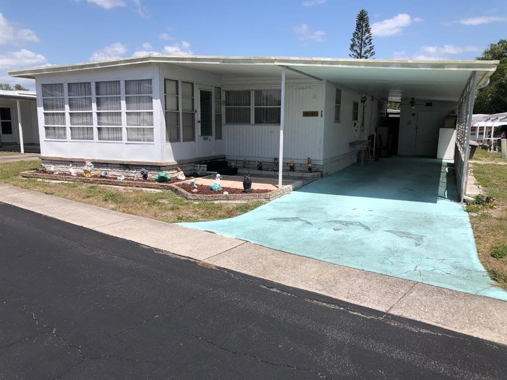 28 THATCH PALM STREET E LARGO, FL 33770