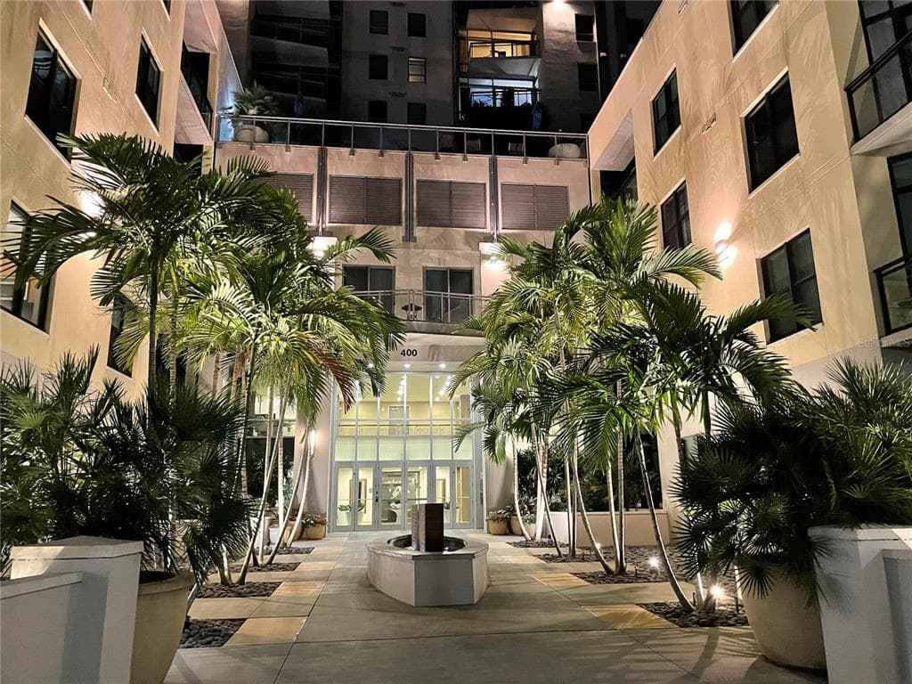 400 4TH AVENUE S UNIT 608 ST PETERSBURG, FL 33701