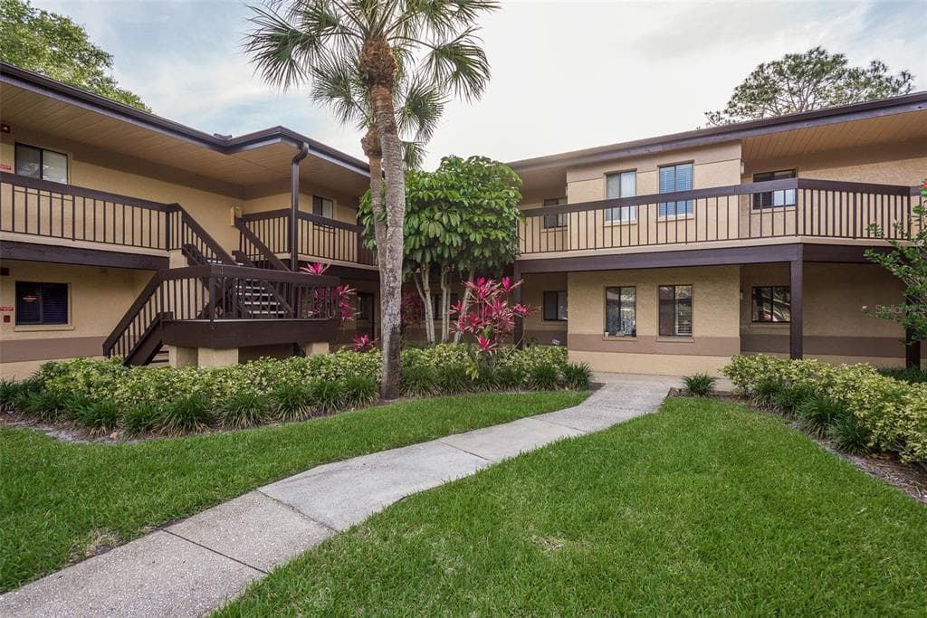 2679 SABAL SPRINGS CIRCLE UNIT 102 CLEARWATER, FL 33761