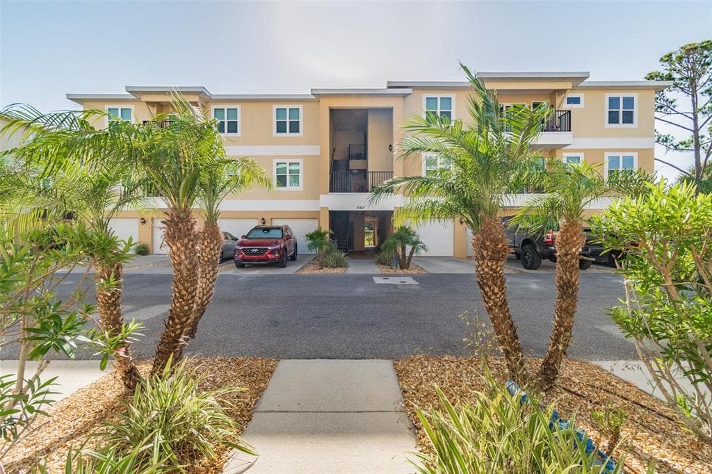 6421 BANYAN BOULEVARD UNIT 301 NEW PORT RICHEY, FL 34652