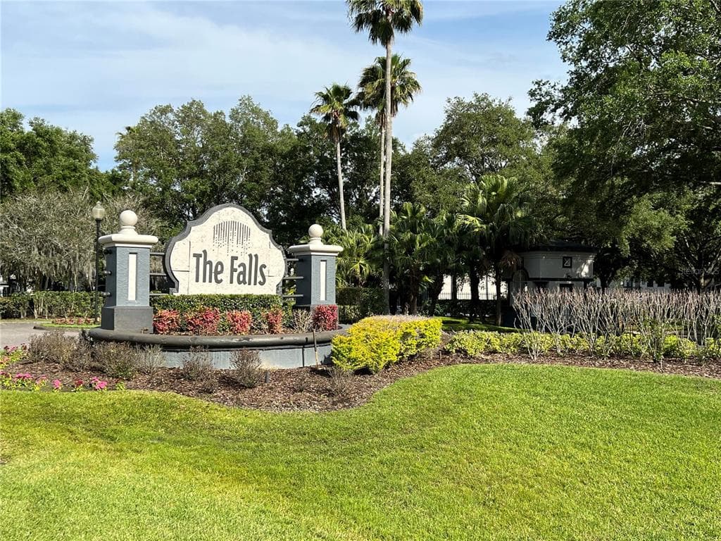 8513 ISLAND BREEZE LANE UNIT 307 TEMPLE TERRACE, FL 33637