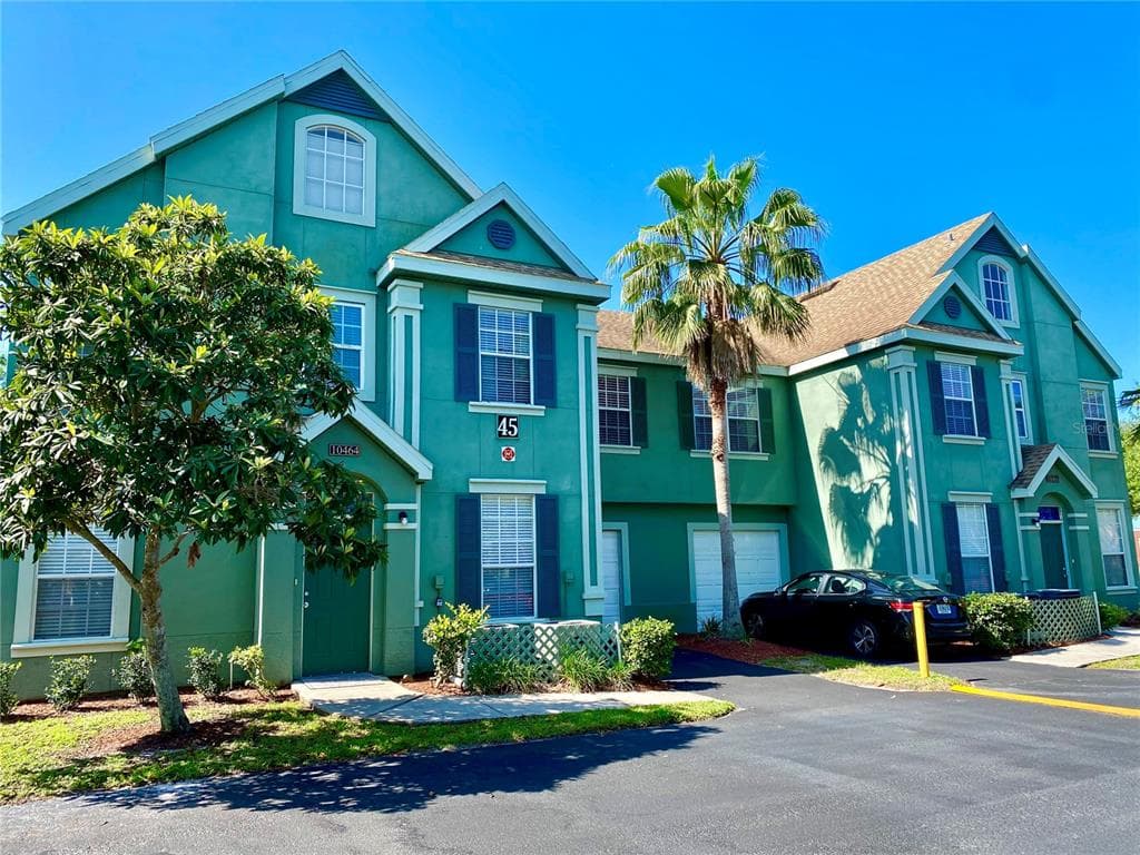 10462 WHITE LAKE COURT UNIT 10462 TAMPA, FL 33626