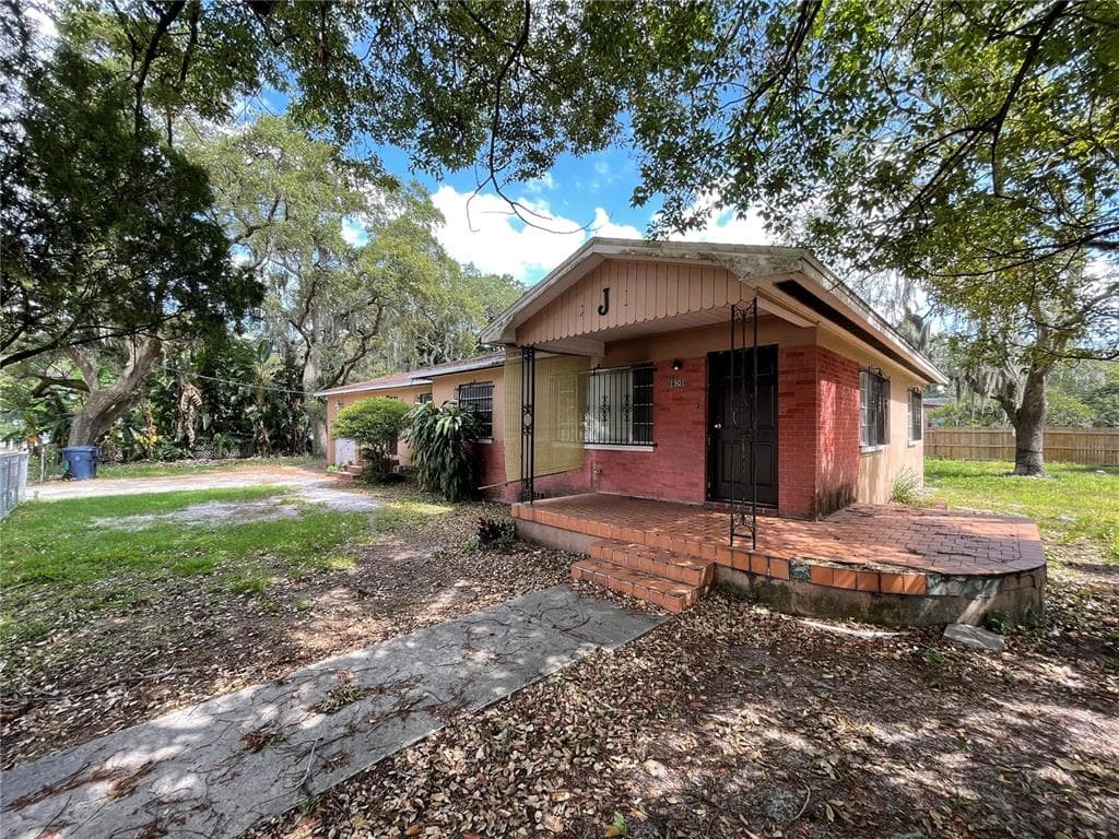 1901 E NOEL STREET TAMPA, FL 33610