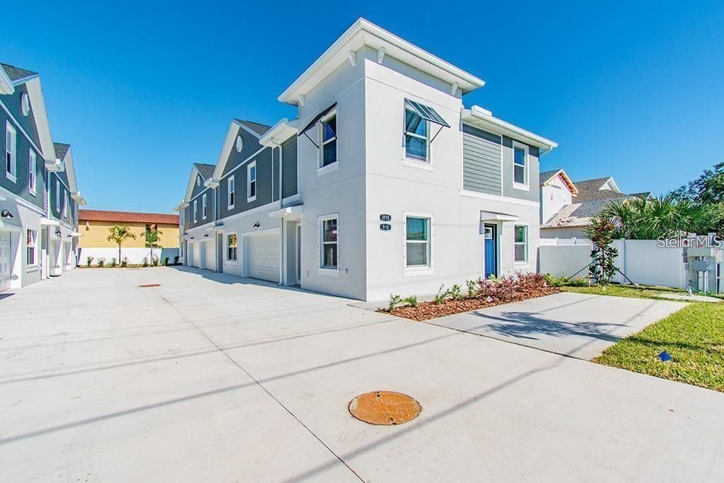 3715 W WISCONSIN AVENUE UNIT 4 TAMPA, FL 33611