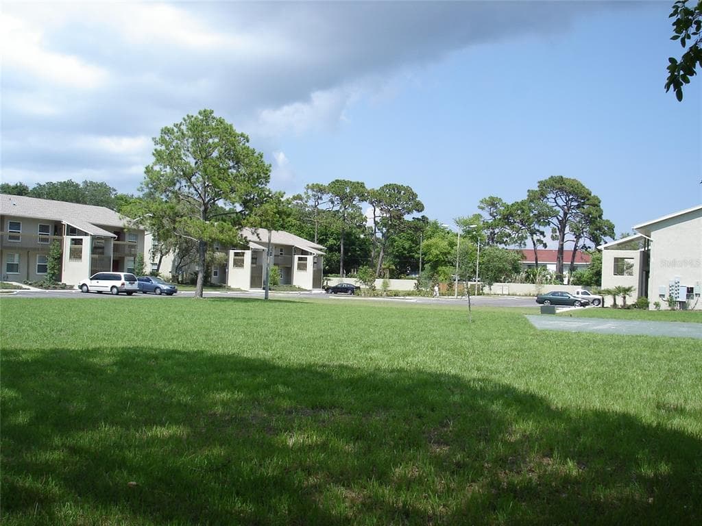3840 34TH AVENUE S UNIT 102 ST PETERSBURG, FL 33711
