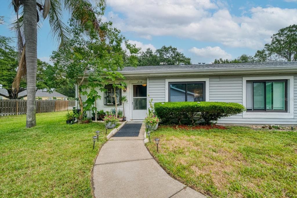 236 SOMERSET CIRCLE N DUNEDIN, FL 34698
