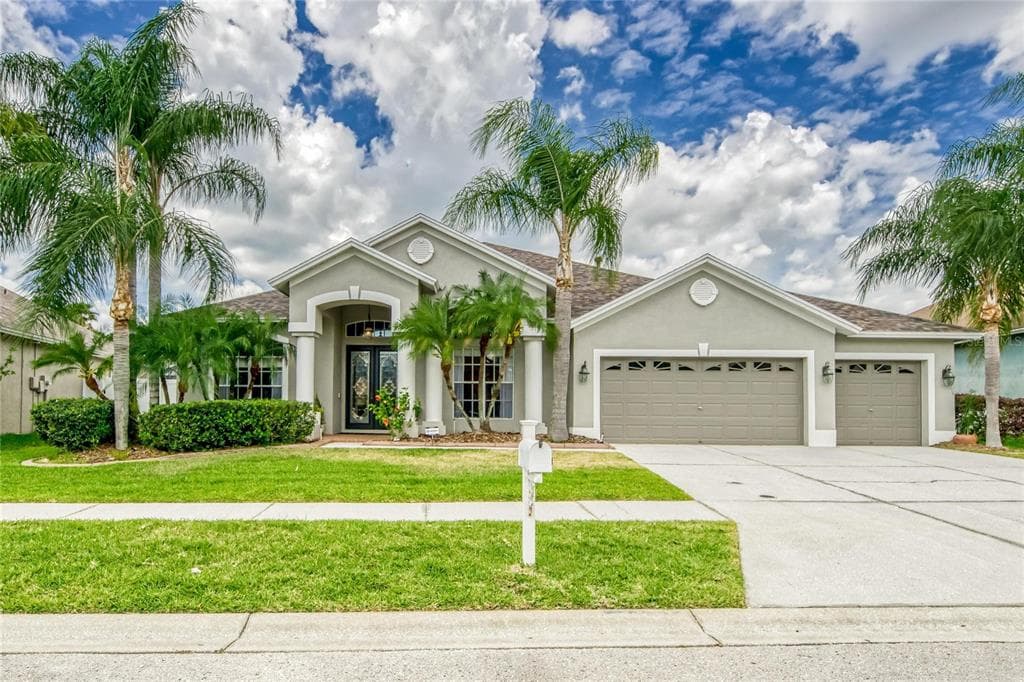 10121 LONDONSHIRE LN TAMPA, FL 33647