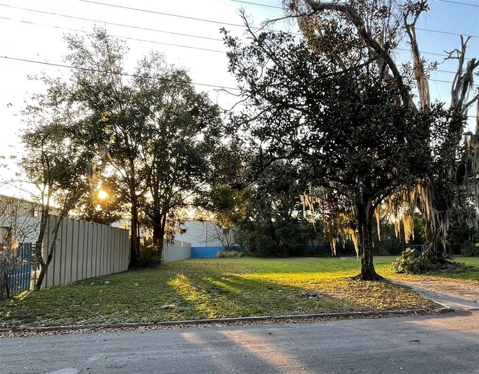 1020 N WEBSTER AVENUE LAKELAND, FL 33805