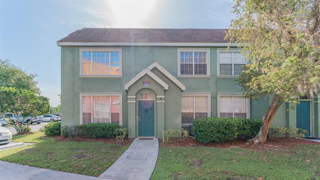 10568 WINDSOR LAKE COURT TAMPA, FL 33626