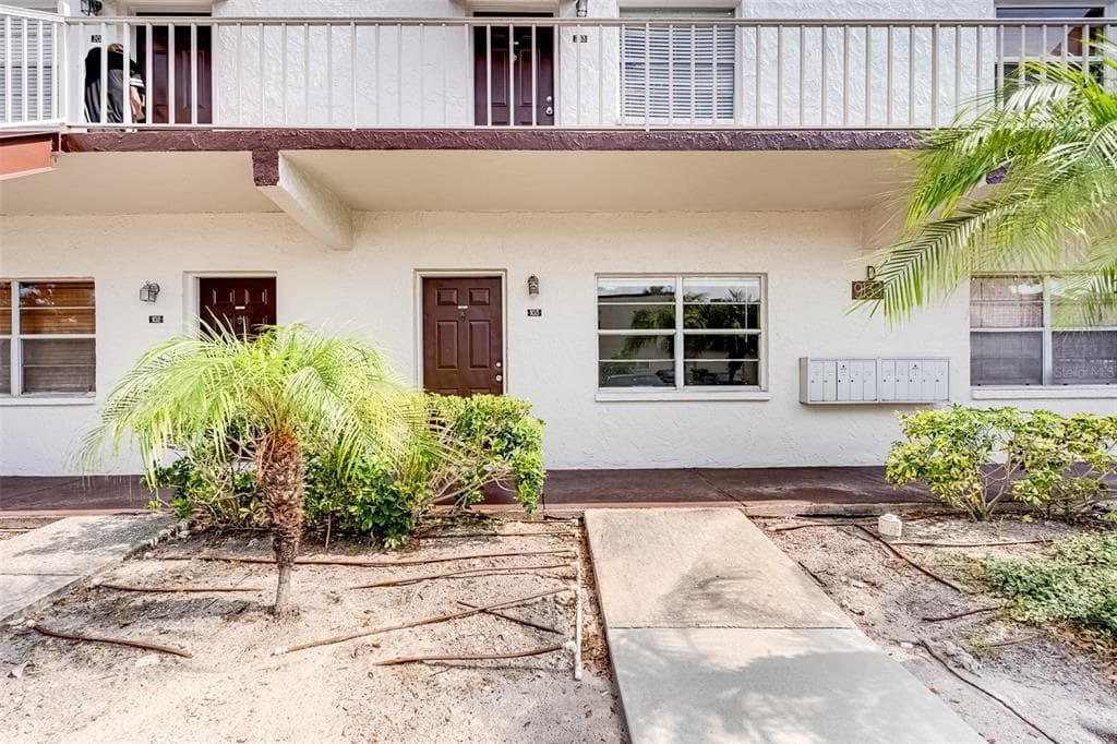 9133 TUDOR DRIVE UNIT D103 TAMPA, FL 33615