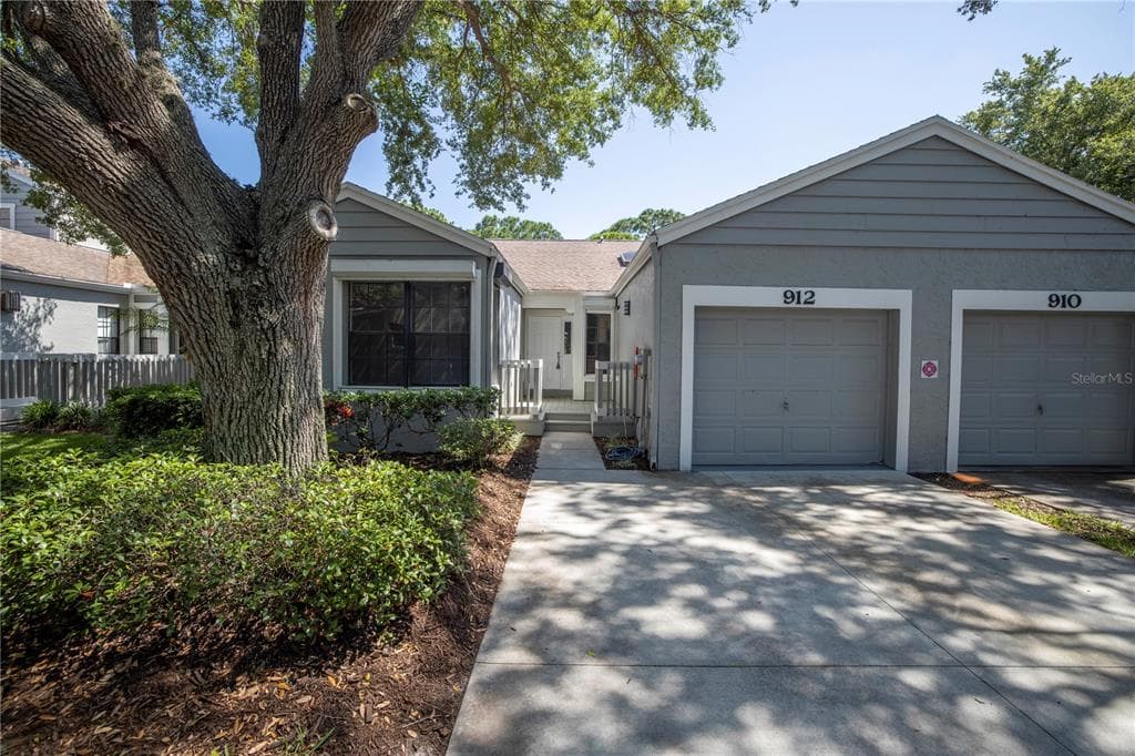 912 MYAKKA COURT NE ST PETERSBURG, FL 33702