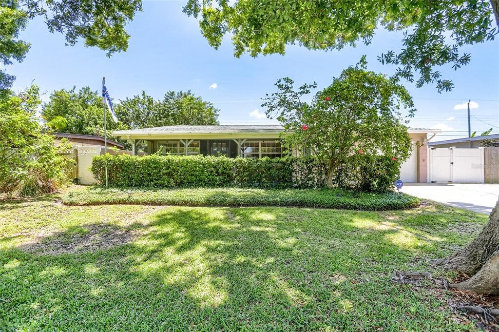 9461 PARK LAKE DRIVE N PINELLAS PARK, FL 33782