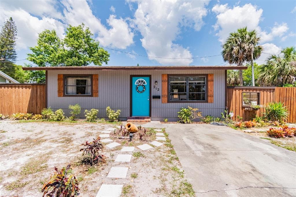 212 41ST STREET S ST PETERSBURG, FL 33711