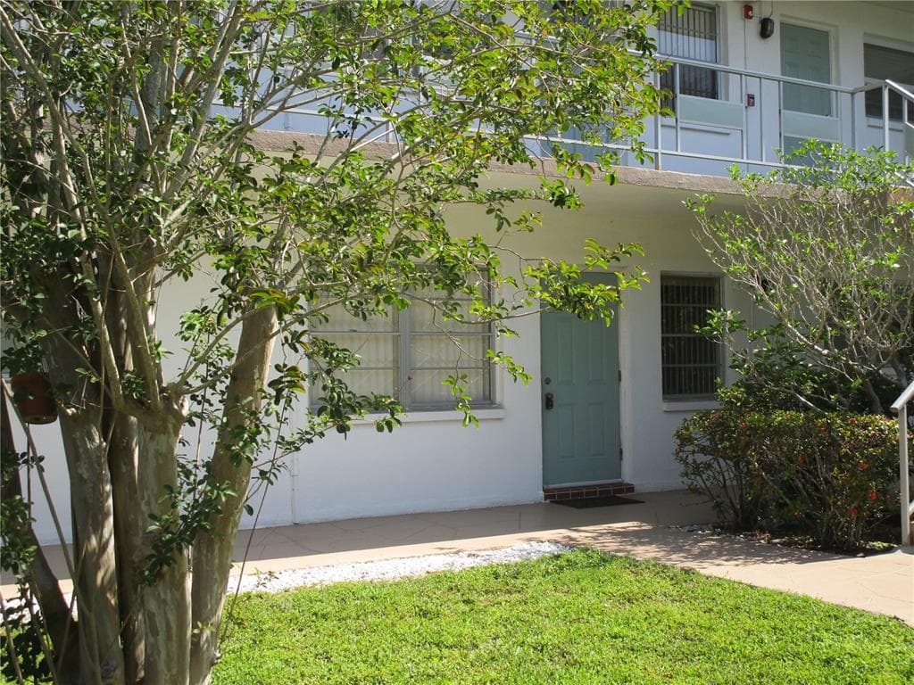 5955 18TH STREET N UNIT 8 ST PETERSBURG, FL 33714